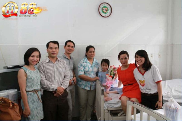 Thăm và trao tặng quà cho những hoàn cảnh mắc tim bẩm sinh tại bệnh viện Nhi Trung Ương